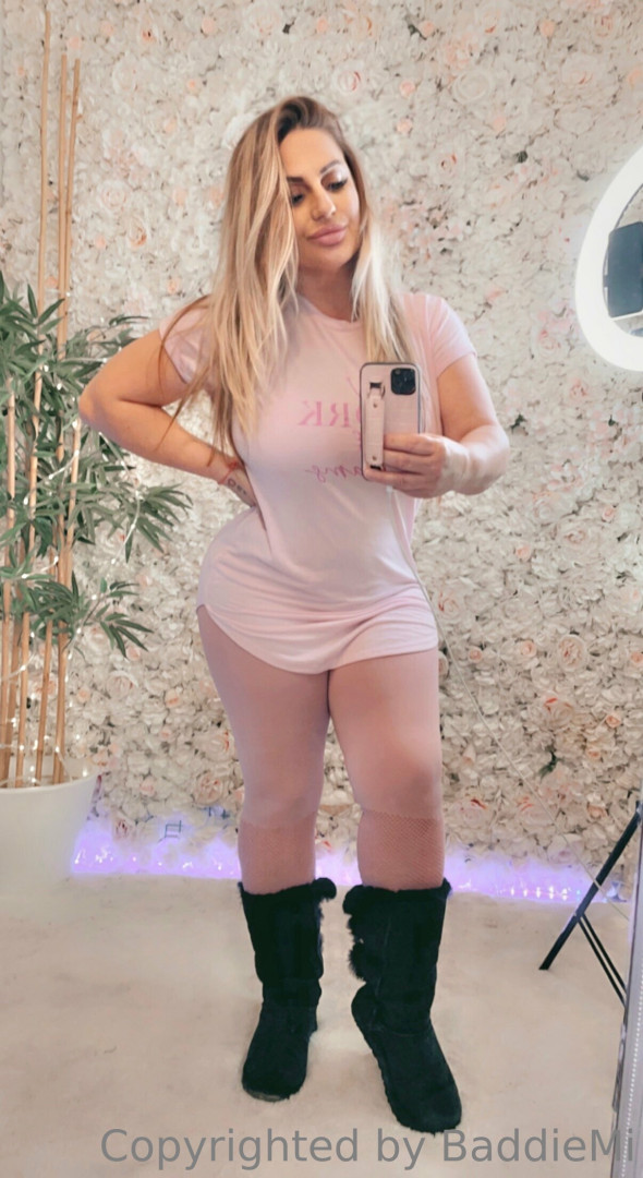 Photo by baddiemi published on October 16,2023 15:58:39 - BestThots