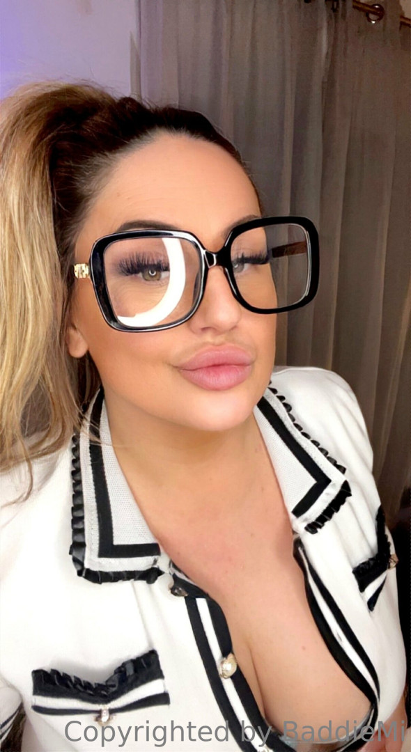 Photo by baddiemi published on October 16,2023 16:21:42 - BestThots