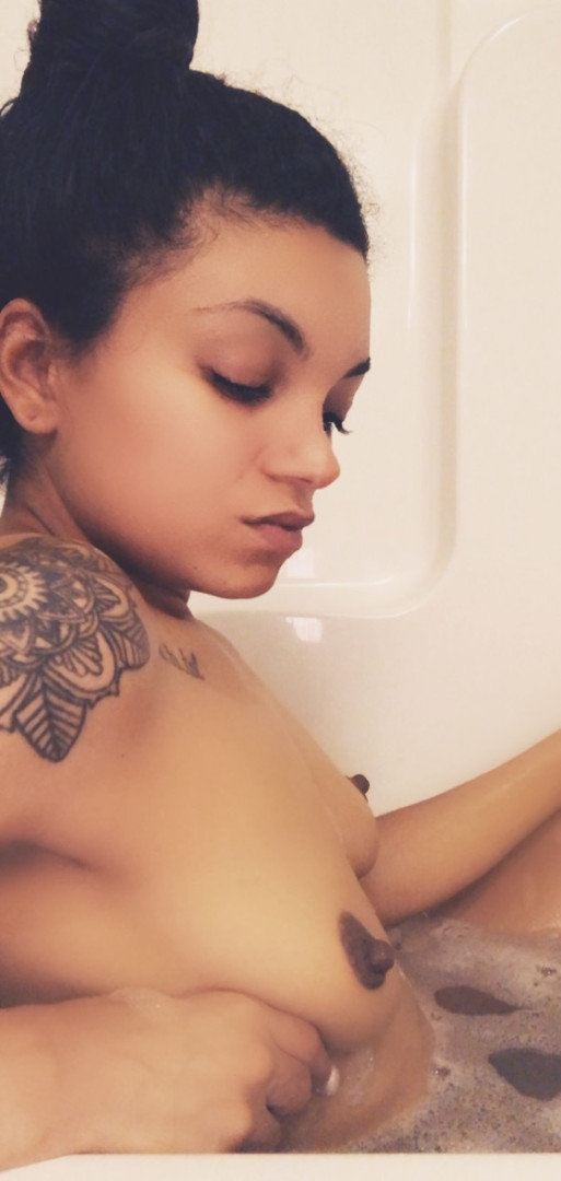 Photo by laceycoxx published on June 16,2023 19:39:43 - BestThots