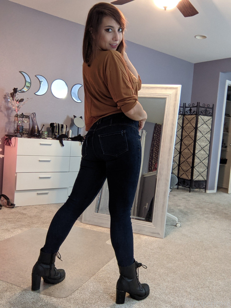 Photo by alyxxperience published on November 20,2023 08:26:25 - BestThots