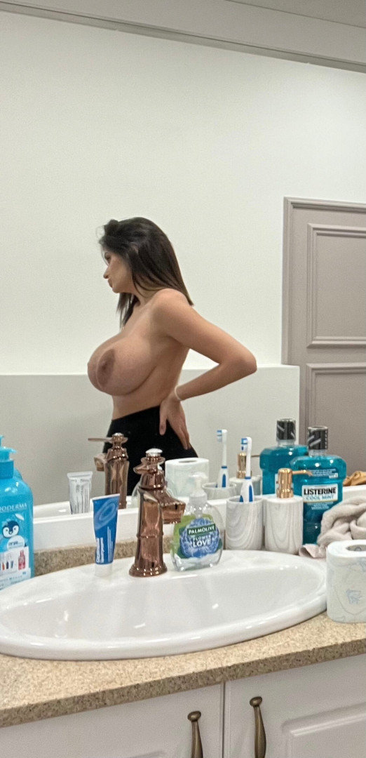 Photo by juliaticaofficial published on August 29,2023 23:02:56 - BestThots