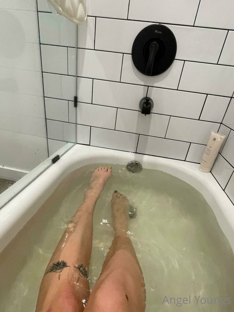 Photo by angelyoungsxxx published on June 11,2023 13:53:40 - BestThots