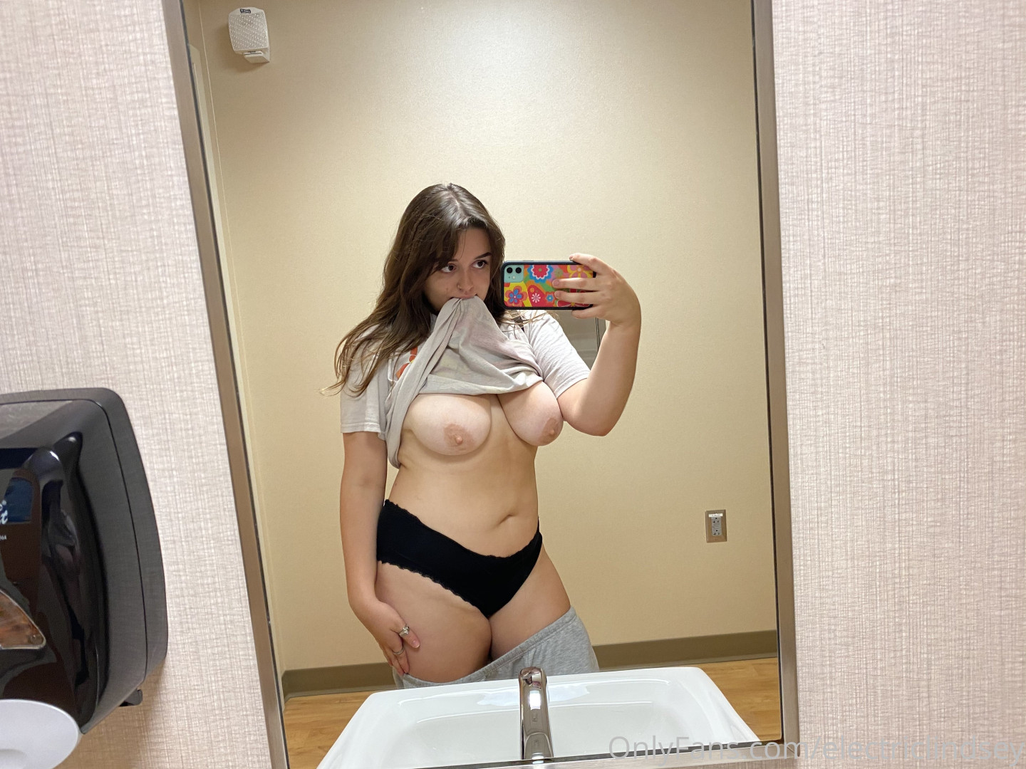 Photo by electriclindsey published on July 13,2023 17:25:55 - BestThots