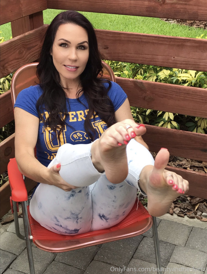 Photo by beautyandherfeetz published on October 16,2023 12:23:31 - BestThots