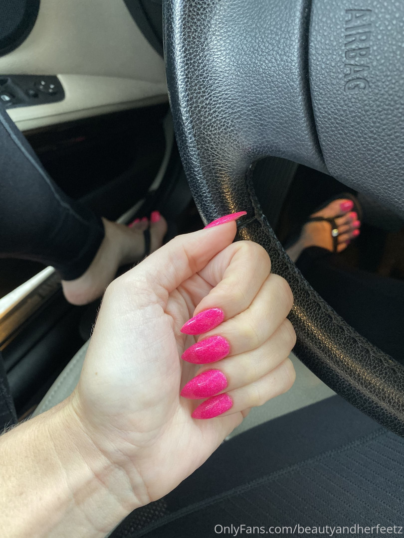 Photo by beautyandherfeetz published on October 16,2023 12:32:38 - BestThots