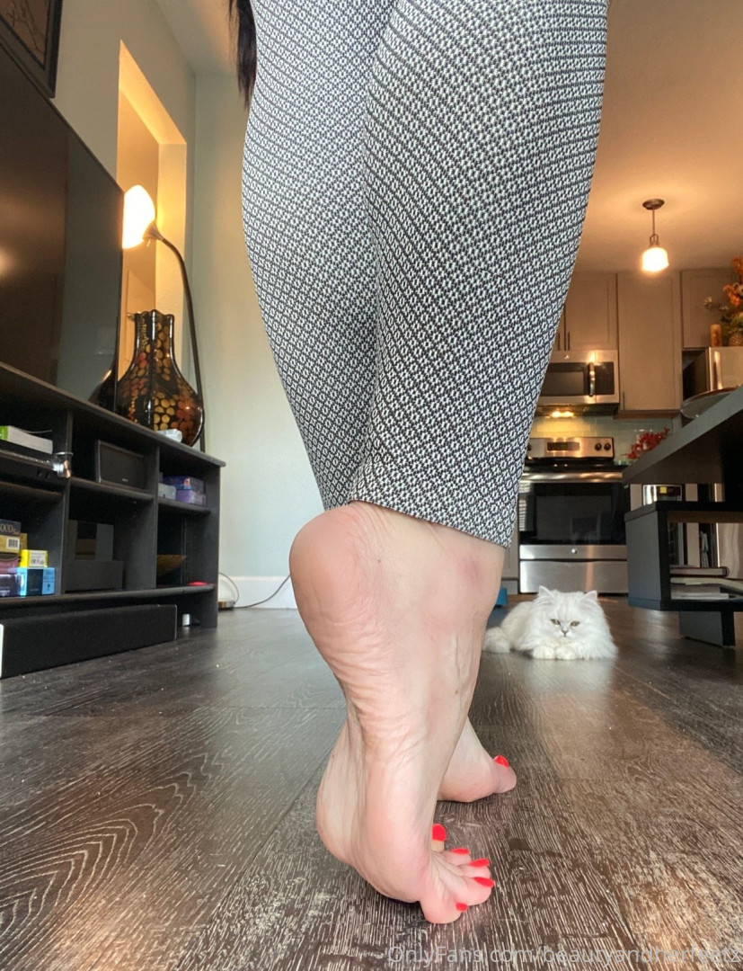 Photo by beautyandherfeetz published on October 16,2023 12:41:08 - BestThots