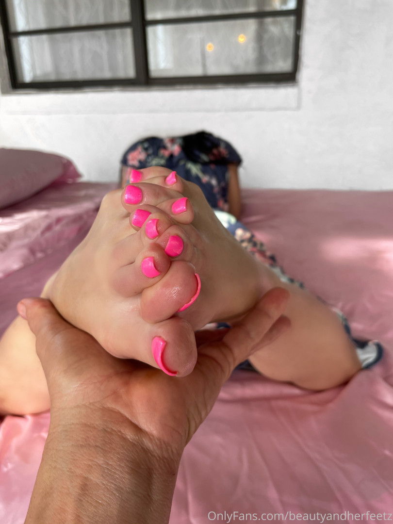 Photo by beautyandherfeetz published on December 10,2023 19:10:00 - BestThots