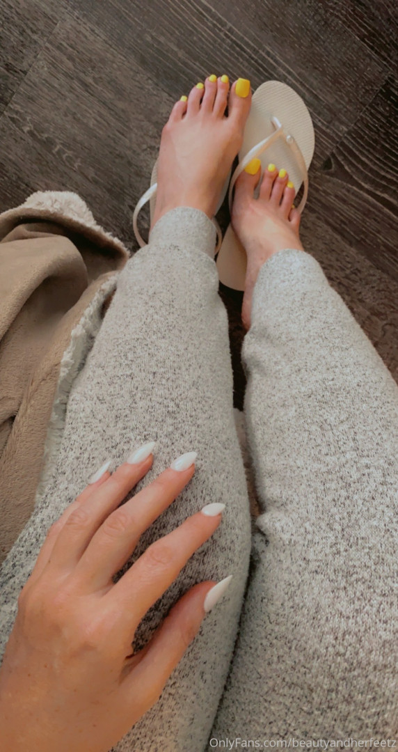 Photo by beautyandherfeetz published on December 10,2023 19:10:02 - BestThots