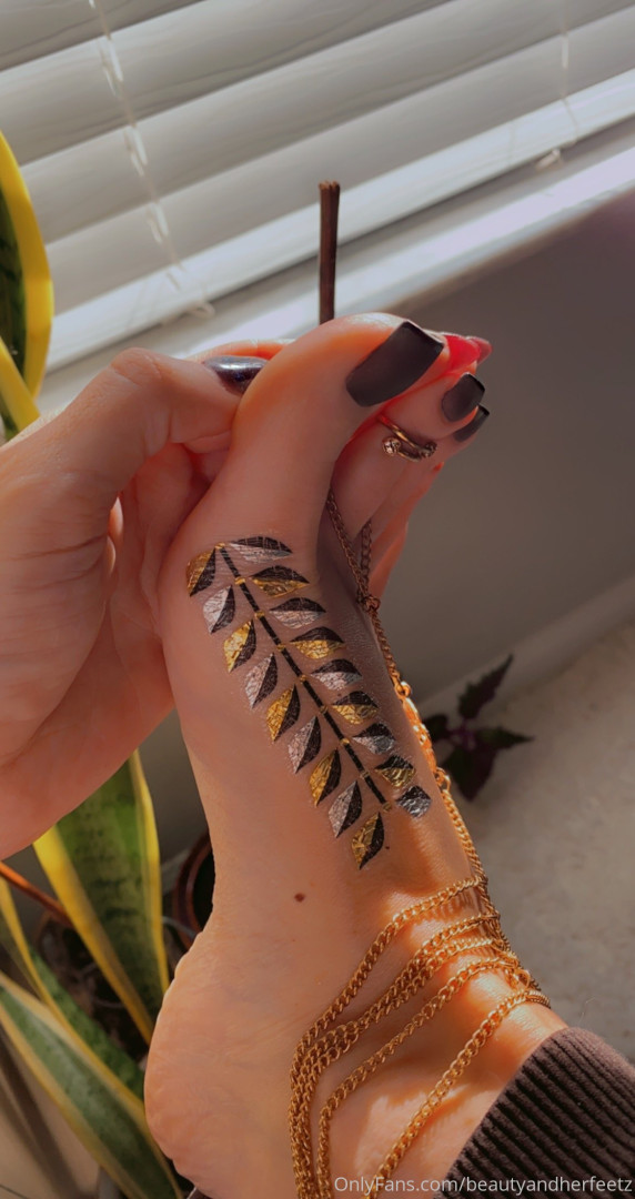 Photo by beautyandherfeetz published on December 10,2023 19:11:06 - BestThots