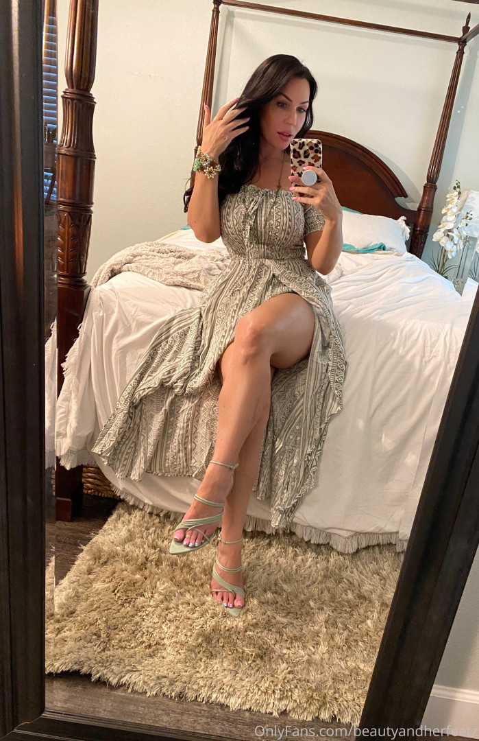 Photo by beautyandherfeetz published on December 10,2023 19:11:11 - BestThots