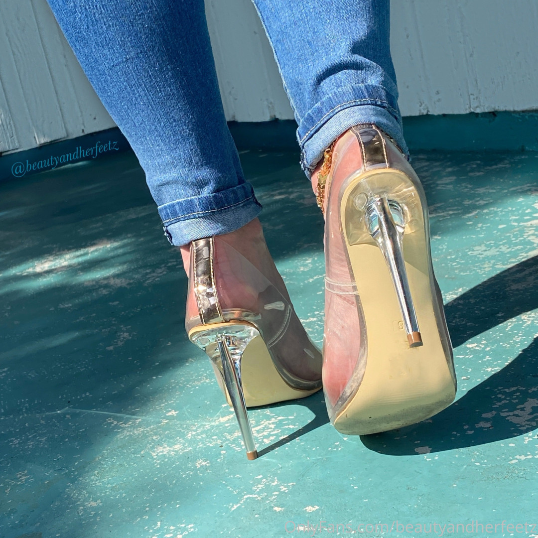 Photo by beautyandherfeetz published on December 10,2023 19:11:43 - BestThots
