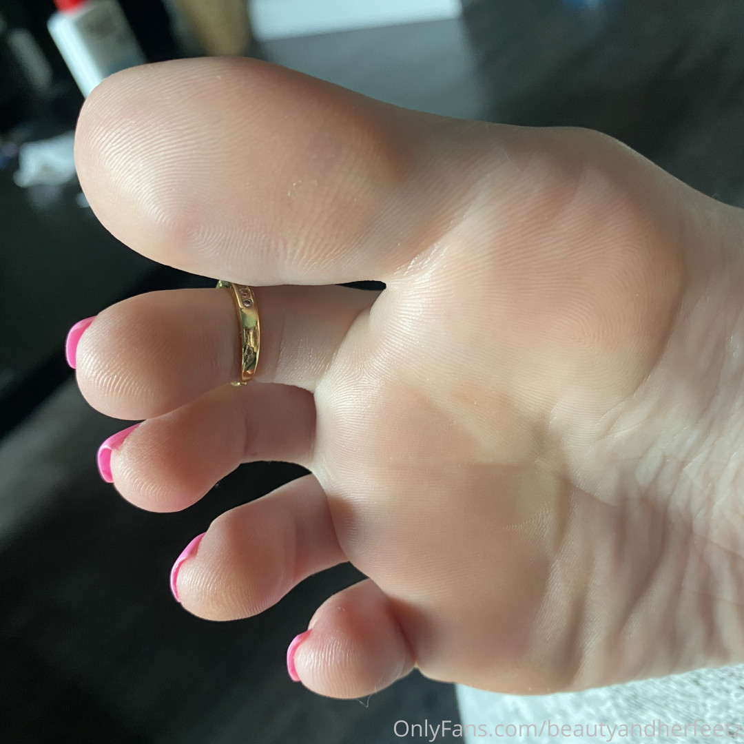 Photo by beautyandherfeetz published on December 10,2023 19:12:31 - BestThots
