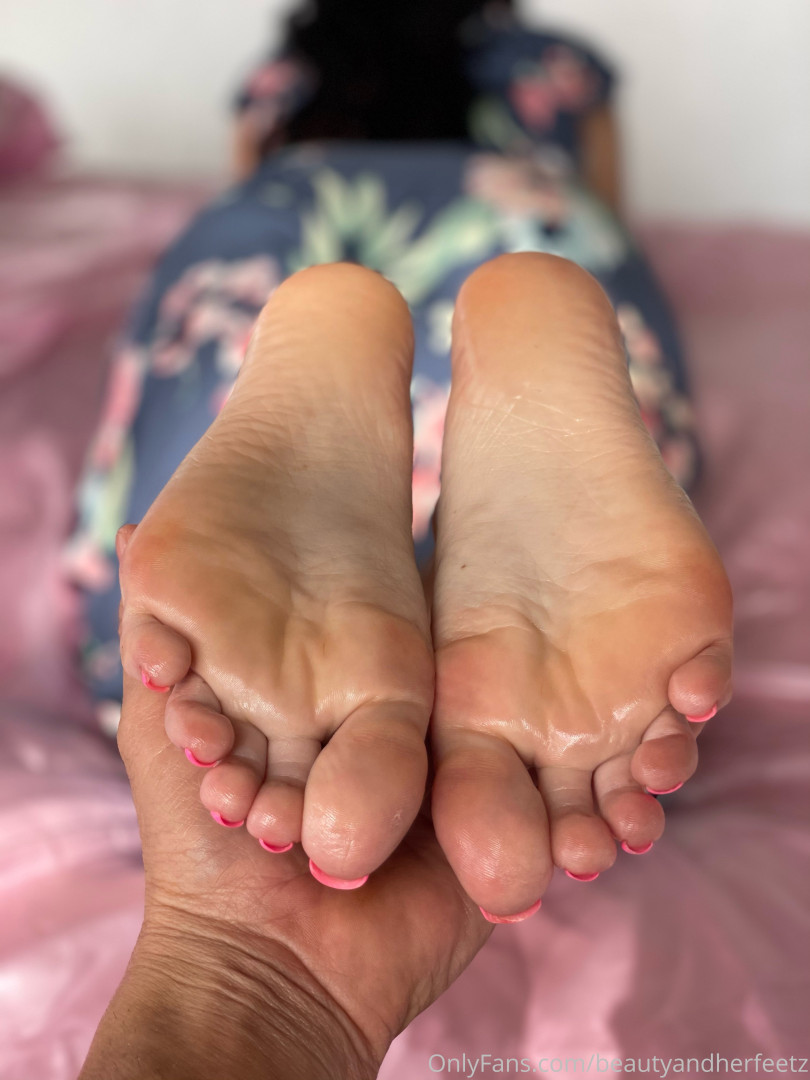 Photo by beautyandherfeetz published on December 10,2023 19:14:16 - BestThots