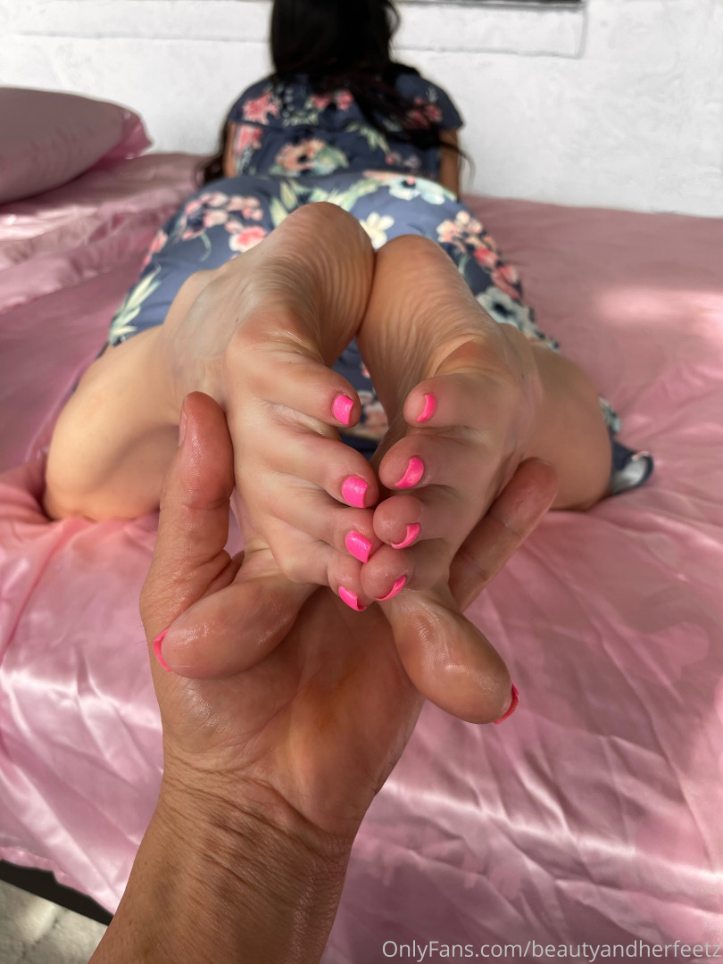 Photo by beautyandherfeetz published on December 10,2023 19:14:29 - BestThots