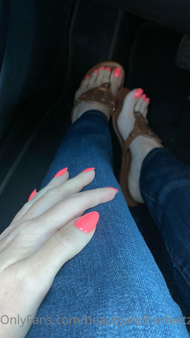 Photo by beautyandherfeetz published on December 10,2023 19:16:23 - BestThots