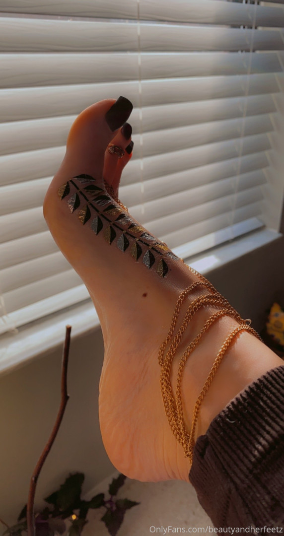 Photo by beautyandherfeetz published on December 10,2023 19:17:18 - BestThots