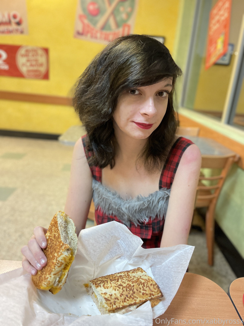 Photo by xabbyrossx published on June 3,2023 16:02:10 - BestThots