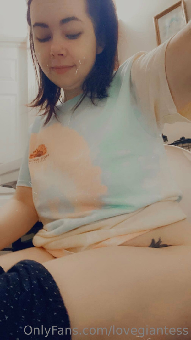 Photo by lovegiantess published on June 23,2023 07:08:18 - BestThots