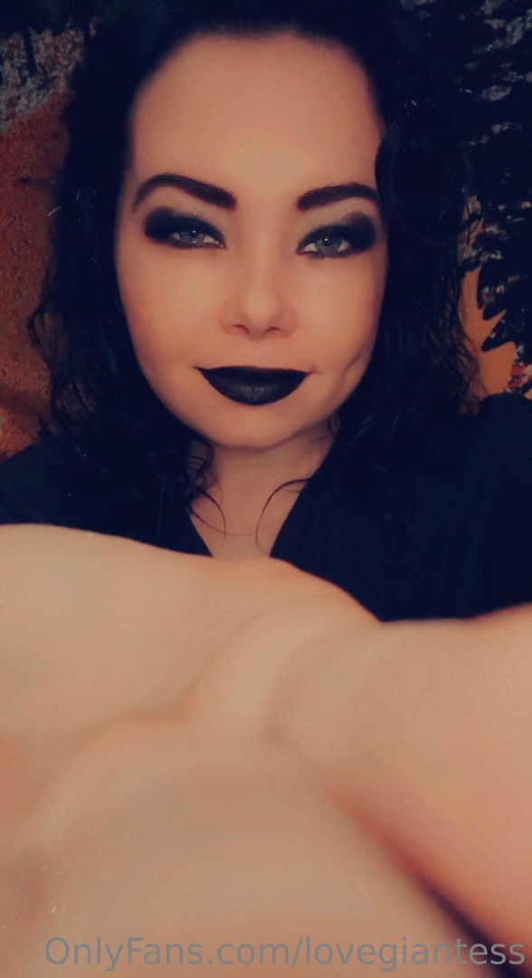 Photo by lovegiantess published on June 23,2023 07:15:23 - BestThots