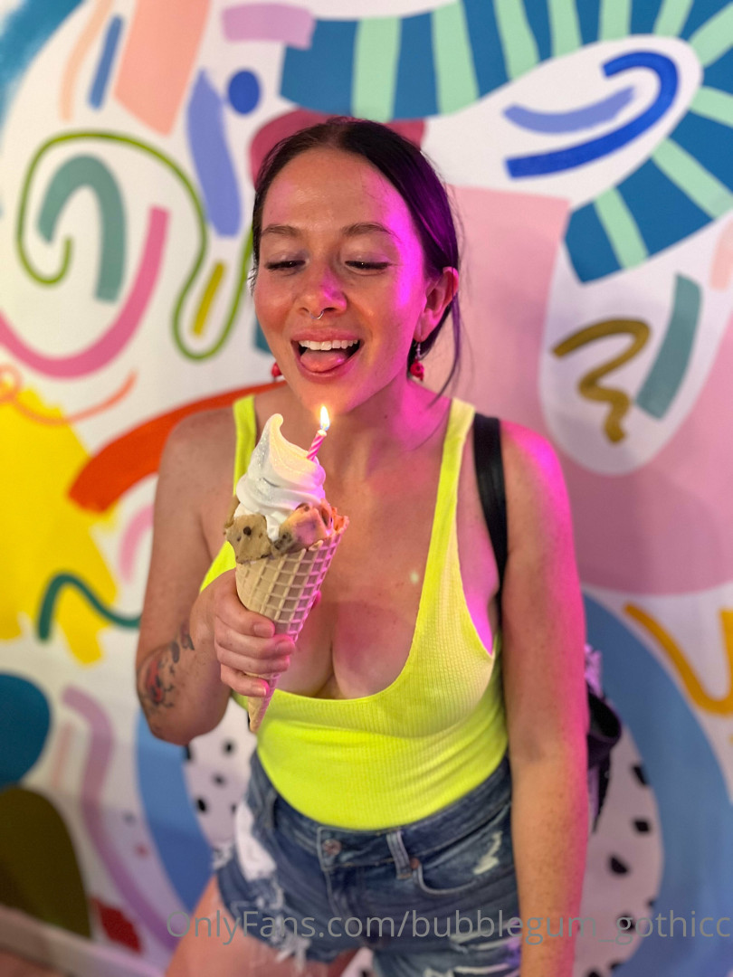 Photo by bubblegum_gothicc published on May 29,2023 17:53:26 - BestThots