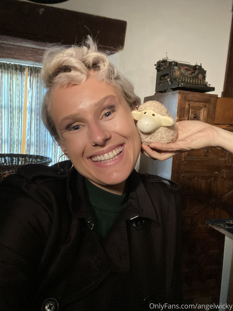 Photo by angelwicky published on November 21,2023 15:47:53 - BestThots