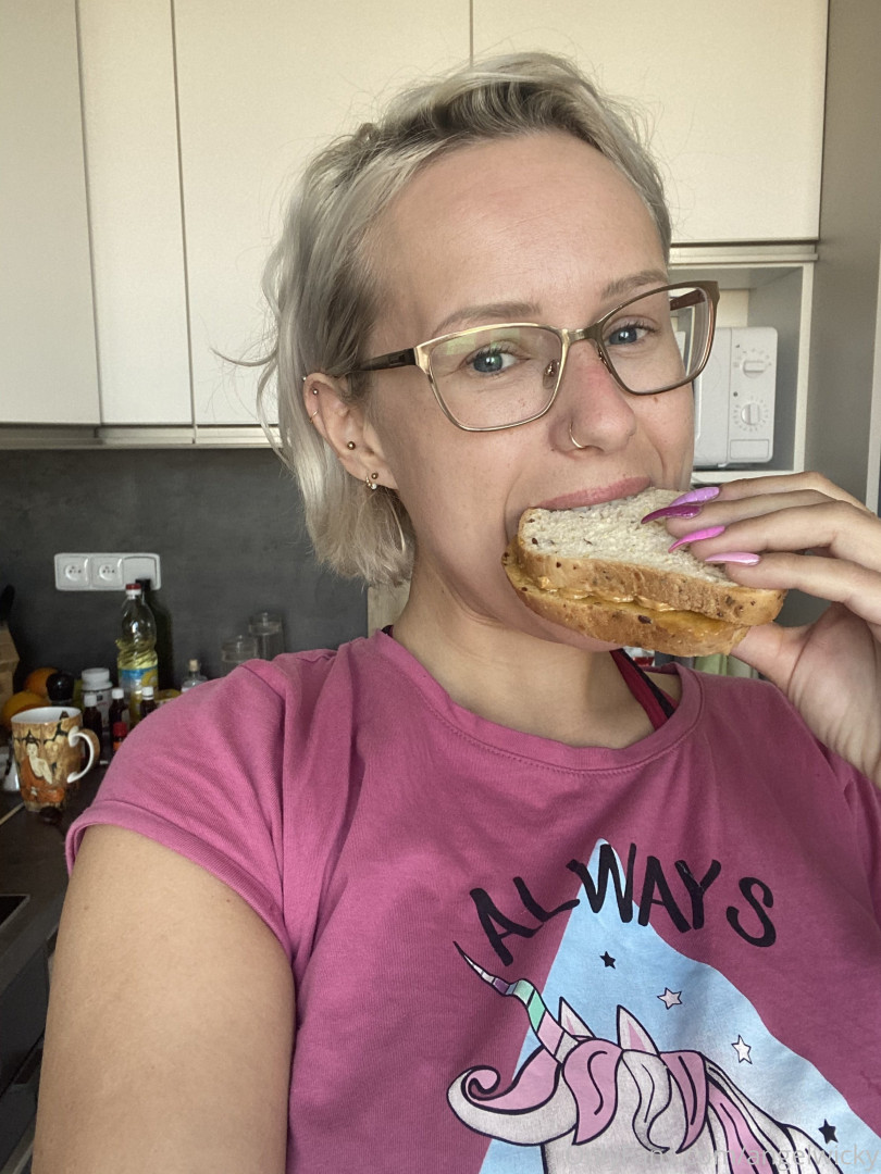 Photo by angelwicky published on November 21,2023 15:48:51 - BestThots