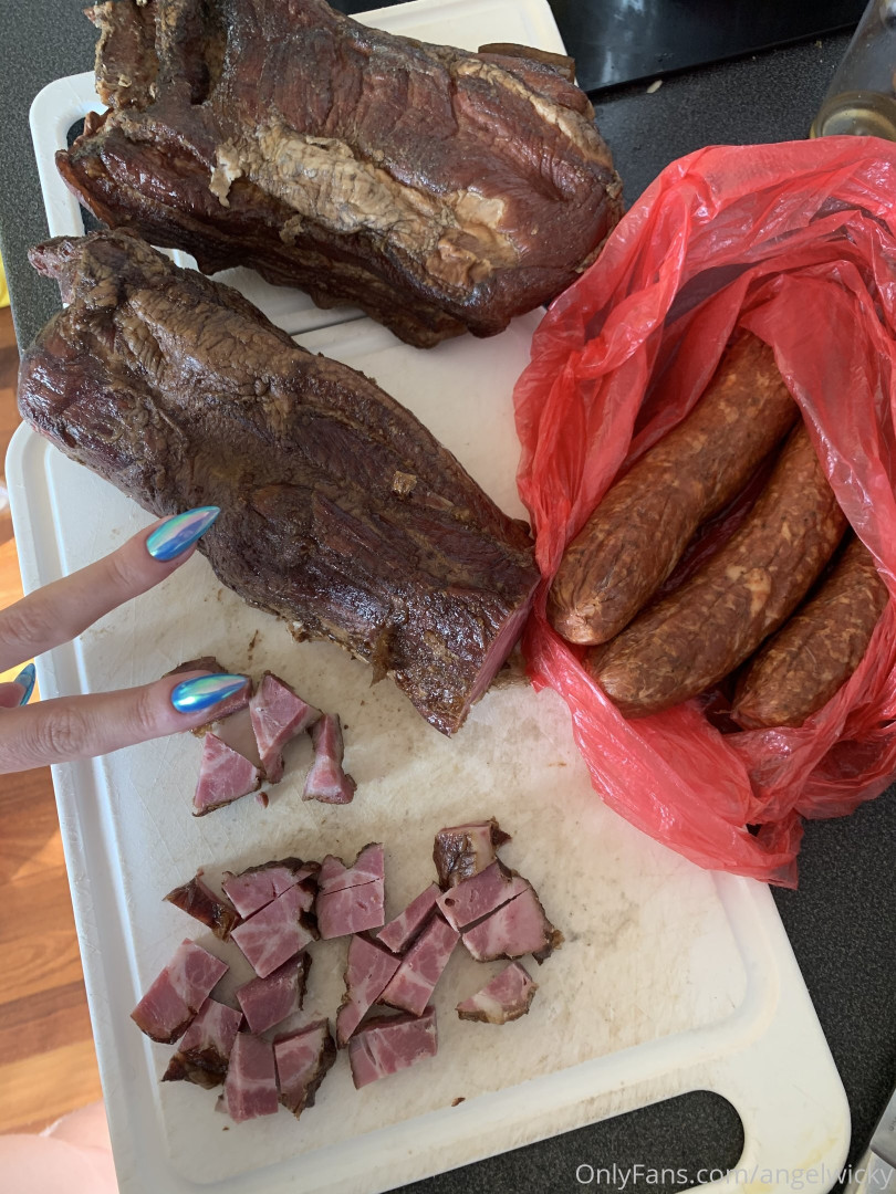 Photo by angelwicky published on November 21,2023 15:50:53 - BestThots