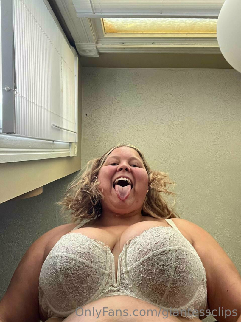 Photo by giantessclips published on January 15,2024 05:22:28 - BestThots