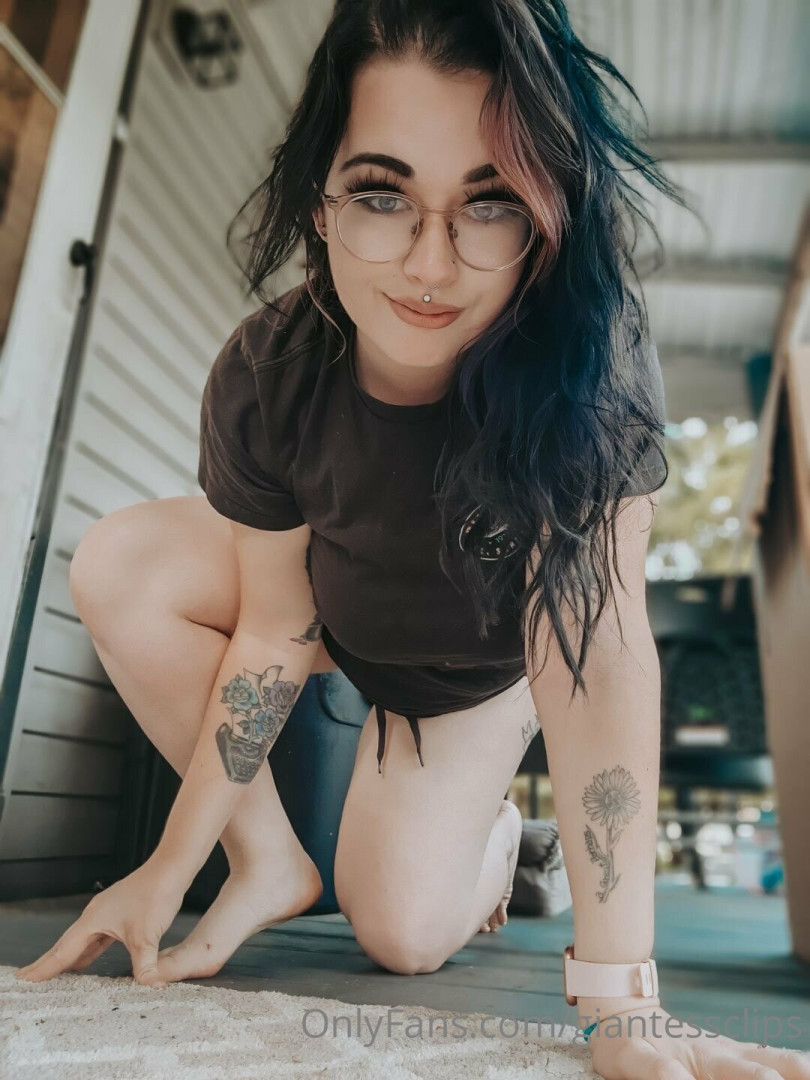 Photo by giantessclips published on January 15,2024 05:25:56 - BestThots