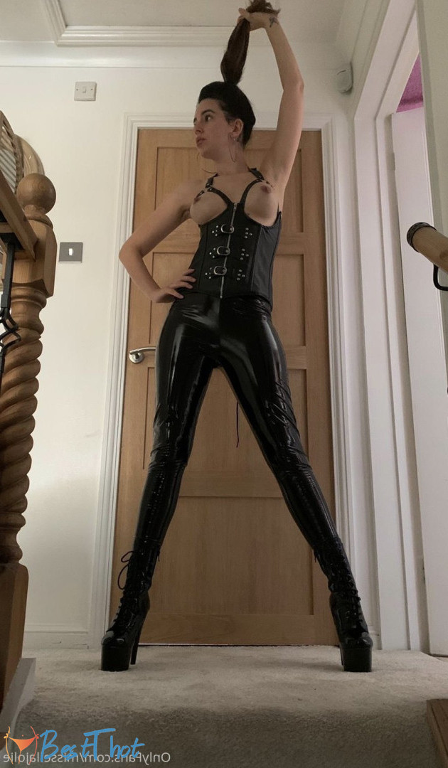 Photo by missellajolie published on December 22,2024 11:09:38 - BestThots