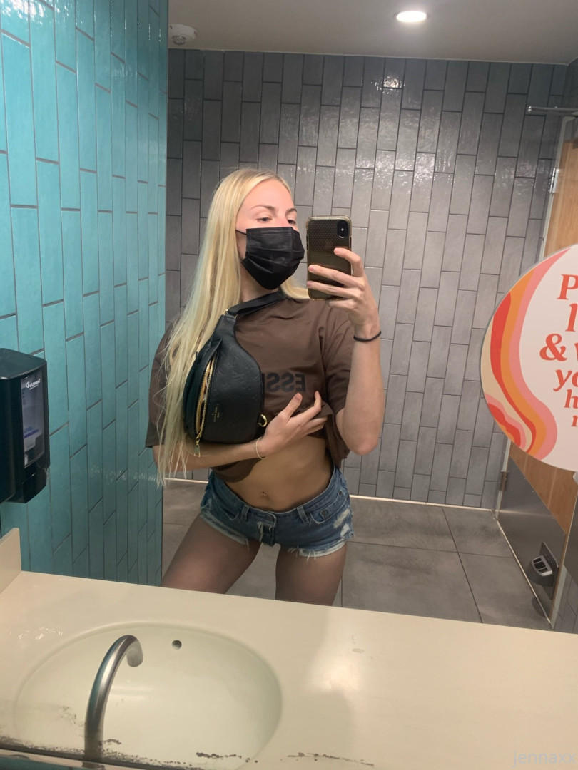 Photo by jennaxx published on August 30,2023 11:35:09 - BestThots