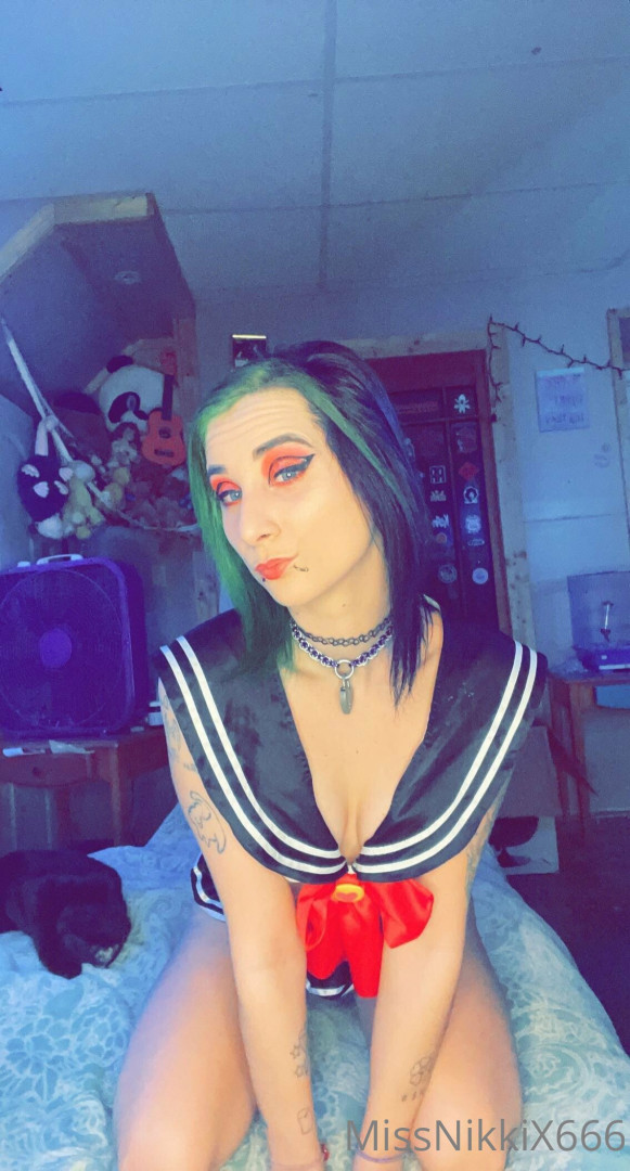 Photo by bongbitch420 published on December 10,2023 11:09:53 - BestThots