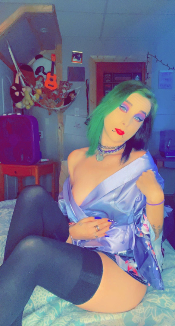 Photo by bongbitch420 published on December 10,2023 11:09:57 - BestThots
