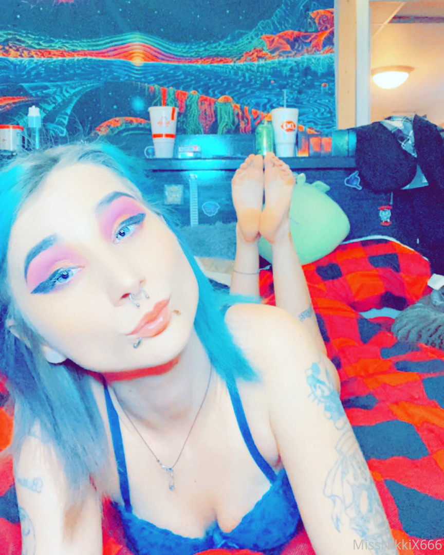 Photo by bongbitch420 published on December 10,2023 11:10:10 - BestThots