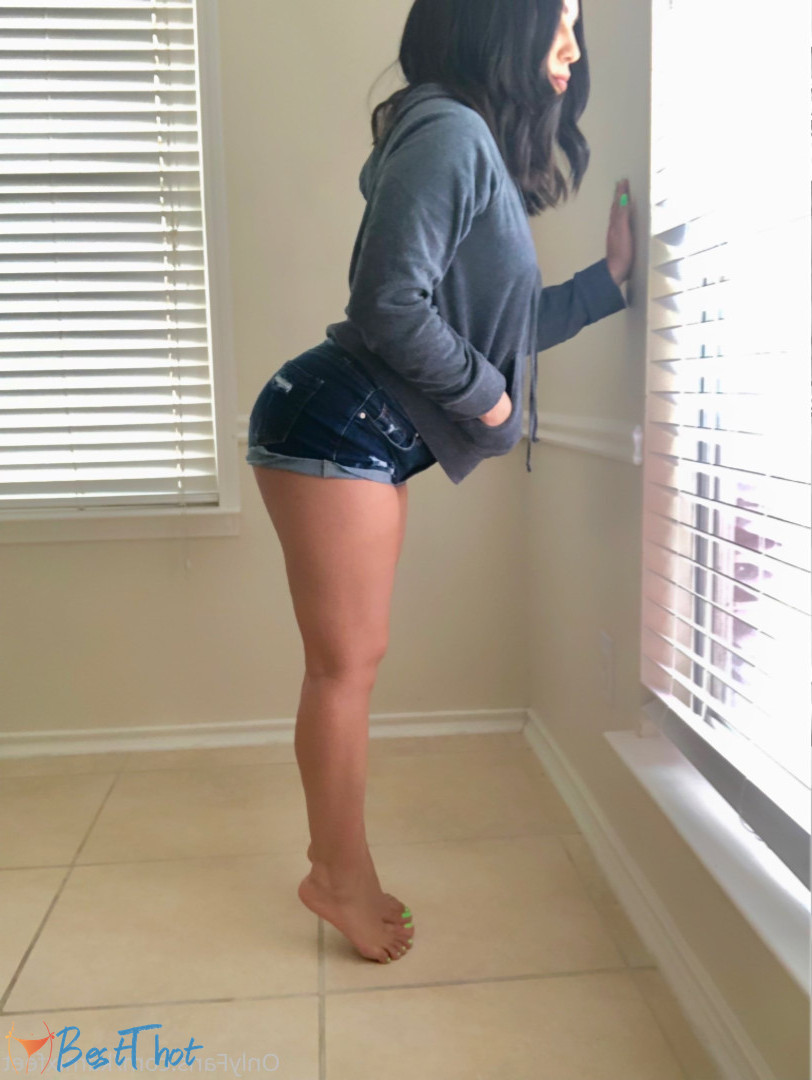 Photo by kamixfeet published on December 15,2024 20:06:29 - BestThots