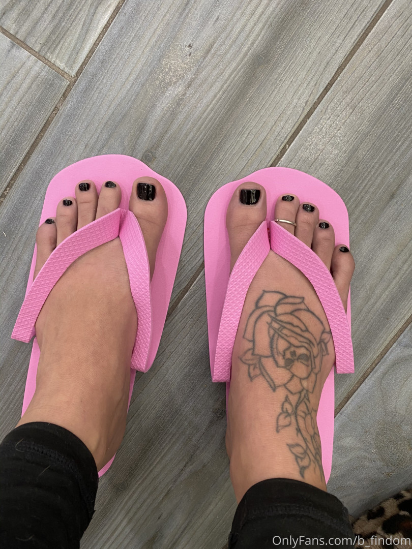 Photo by b_findom published on November 29,2023 02:57:00 - BestThots