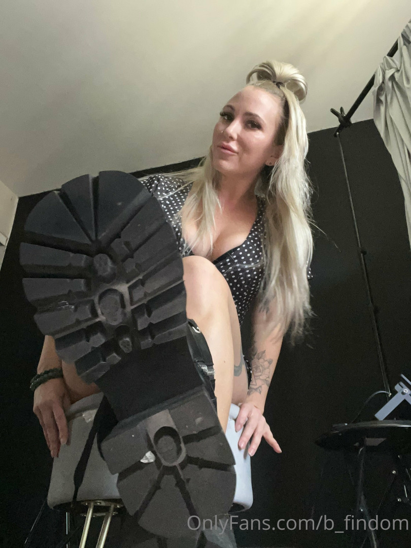 Photo by b_findom published on November 29,2023 02:57:32 - BestThots