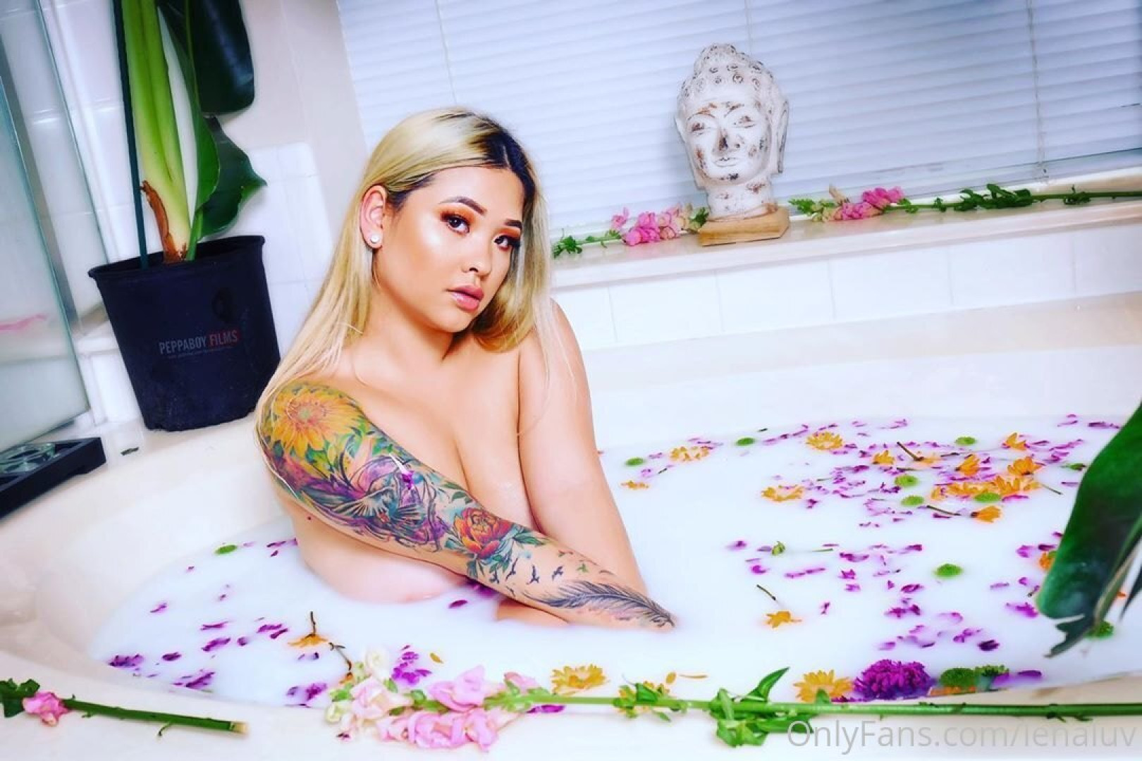 Photo by lenaluv published on August 27,2023 14:33:35 - BestThots