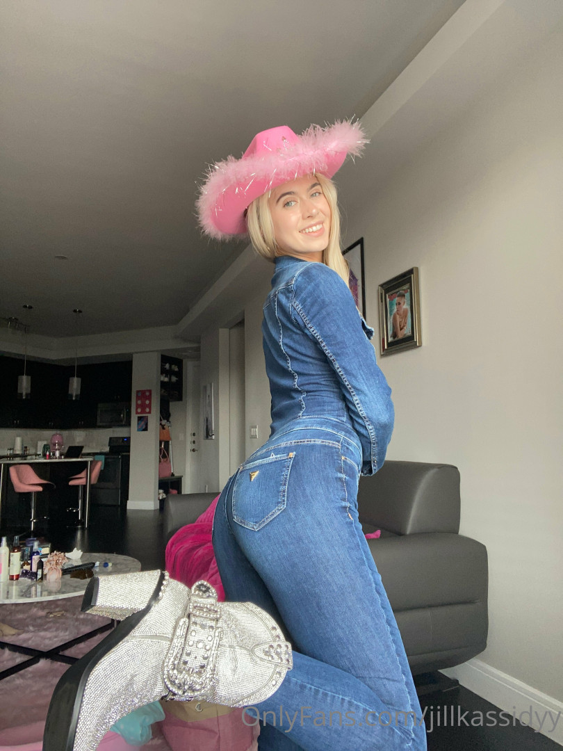 Photo by jillkassidyy published on October 17,2023 04:42:34 - BestThots