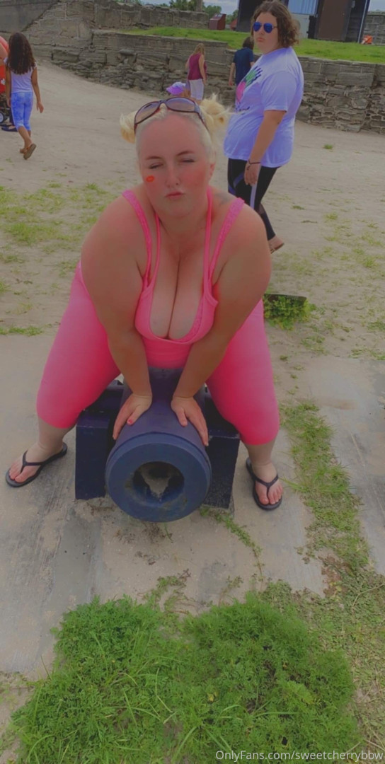 Photo by sweetcherrybbw published on June 22,2023 14:50:58 - BestThots