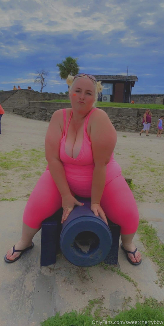 Photo by sweetcherrybbw published on June 22,2023 14:53:24 - BestThots
