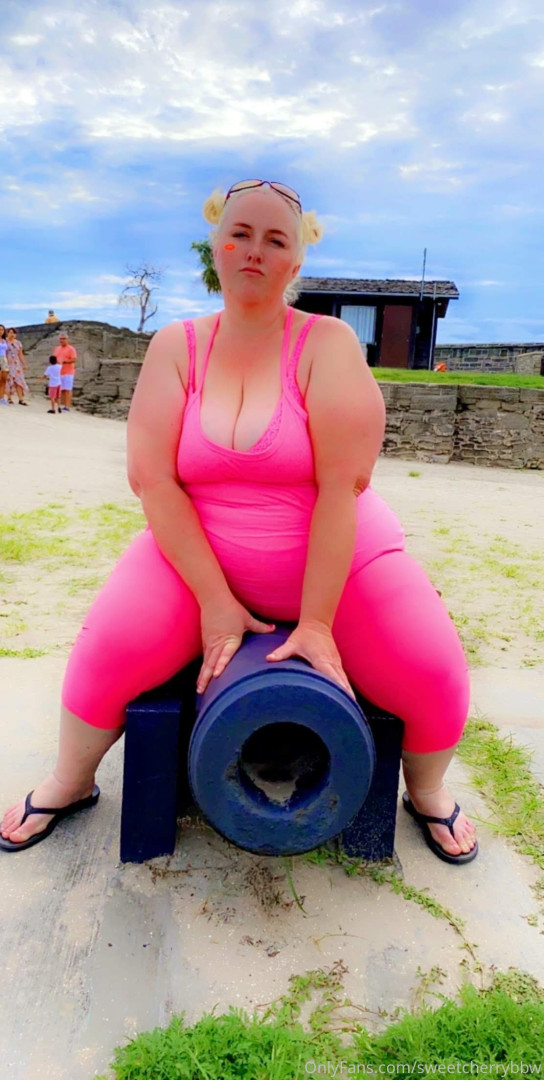 Photo by sweetcherrybbw published on June 22,2023 14:54:54 - BestThots