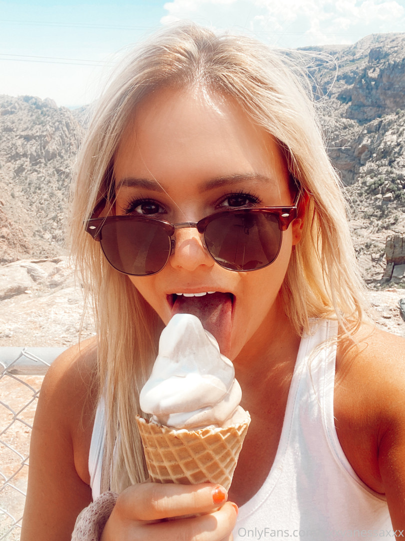 Photo by xxxvanessaxxx published on August 9,2023 14:19:12 - BestThots