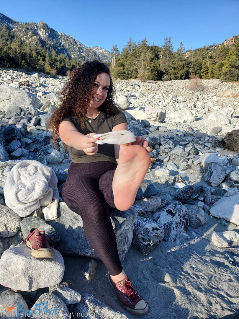 Photo by pedipanty7_premium published on December 20,2024 08:06:24 - BestThots