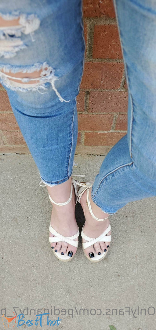 Photo by pedipanty7_premium published on December 20,2024 08:06:27 - BestThots