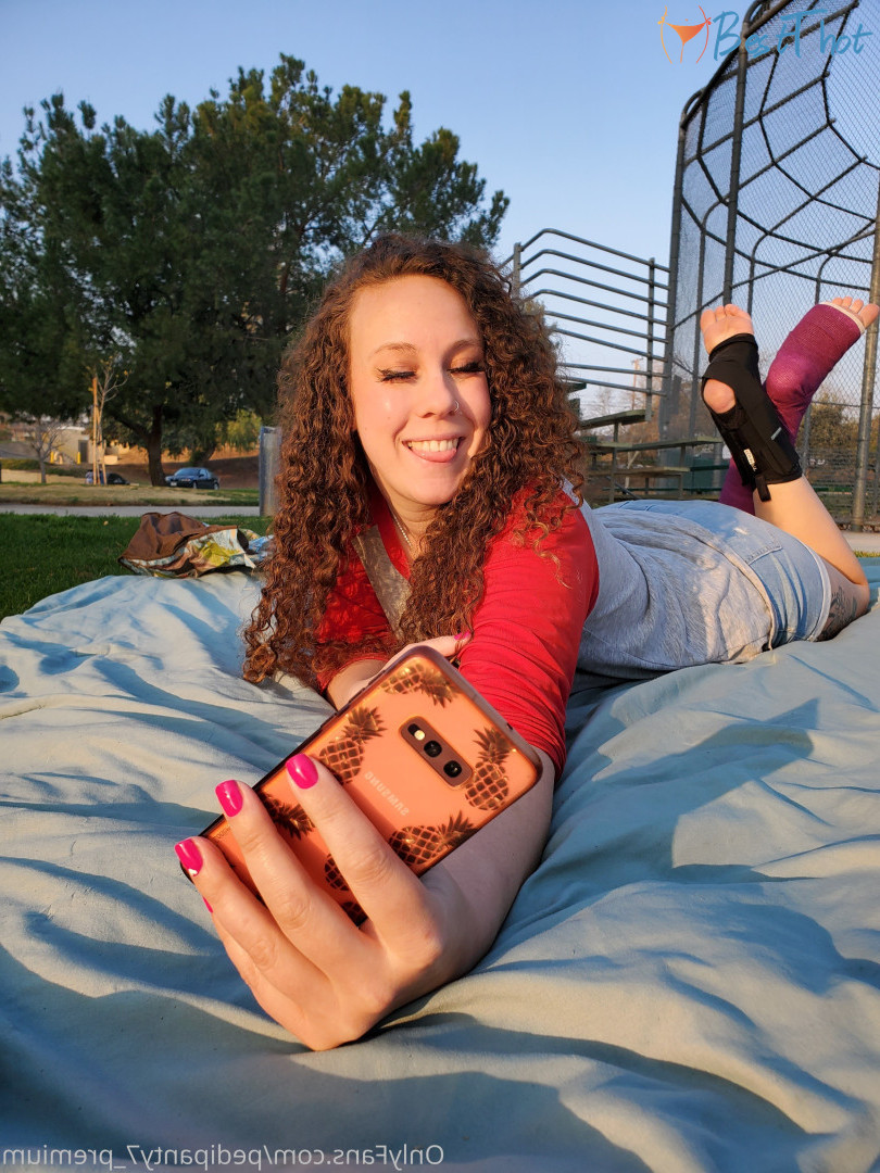 Photo by pedipanty7_premium published on December 20,2024 08:06:47 - BestThots