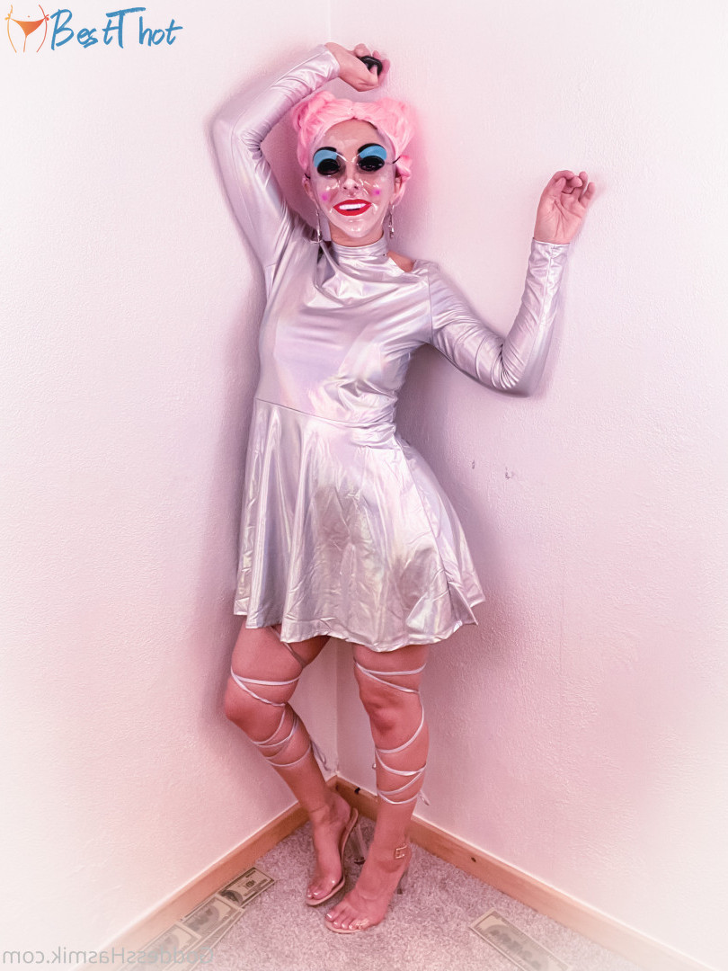 Photo by goddesshasmik published on December 18,2024 03:07:26 - BestThots