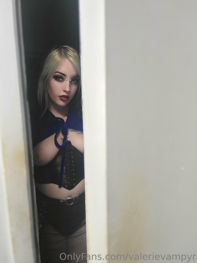 Photo by valerievampyr published on August 11,2023 01:00:31 - BestThots