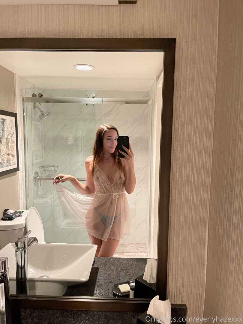 Photo by everlyhazexxx published on October 16,2023 10:51:59 - BestThots