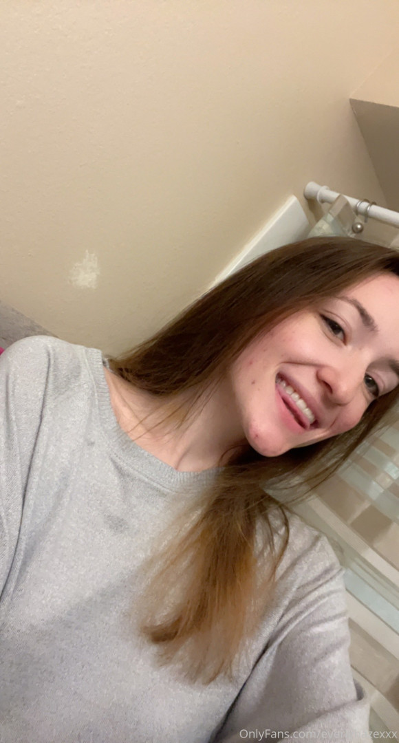 Photo by everlyhazexxx published on October 16,2023 10:56:50 - BestThots
